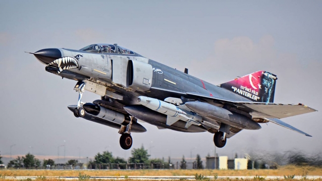 F-4 uçakları Türkiye'nin terörle mücadelesinde önemli görevler üstleniyor. Foto: Sıtkı Atasoy.